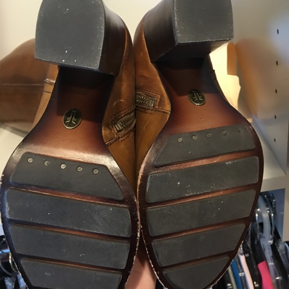 Women’s Frye Boots - Picture 3 of 4